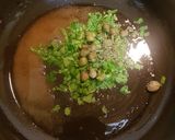 Foto del paso 3 de la receta: Salmón y espárragos con salsa de mantequilla y limón