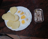 Foto del paso 3 de la receta: Ensalada mixta de papas con huevo duro y sardinas