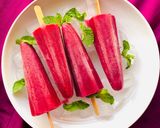 A picture of step 7 of Falsa Popsicles.
