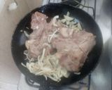 Foto del paso 4 de la receta: Chuletas encebollada con huevos fritos