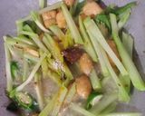 Foto langkah ke 5 dari resep Labu siam tumis bumbu kuning.
