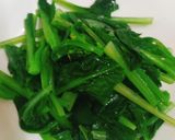 Hình bước làm 2 của món Cải ngồng xào tỏi
