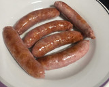 Foto del paso 1 de la receta: Salchichas en salsa al vino