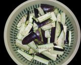 Foto langkah ke 1 dari resep Terong Pedas Saus Tiram.