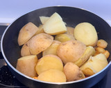 Foto del paso 5 de la receta: Patatas al ajillo colorado