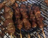 Foto langkah ke 4 dari resep Sate kambing muda empuk.
