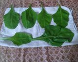 A picture of step 1 of Whole Palak Leaf Pakora.