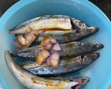 Hình bước làm 1 của món Cá nục bông kho thịt ba chỉ