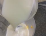 A picture of step 1 of Mango & strawberry shake.