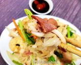 A picture of step 4 of Stir-Fried Mixed Phở.