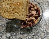 A picture of step 4 of Red bean tuna toast.