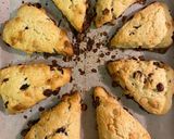Foto del paso 10 de la receta: “SCONES” con frutos rojos y chips de chocolate blanco!!