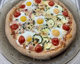 Foto del paso 14 de la receta: Pizza 🍕 con base de Espelta Integral mitad bacon-mitad calabacín con huevos de codorniz 🍳