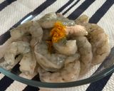 A picture of step 1 of Chilli Garlic Prawns.