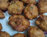 Gambar langkah 5 resipi Cucur Nasi Daun Bawang.