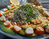 Foto del paso 3 de la receta: Ensalada templada de angulas🥗, tomate🍅 y aguacate 🥑