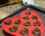 Foto del paso 1 de la receta: Mini chocolatitos rellenos de fresa y Almendra