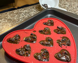 Foto del paso 1 de la receta: Mini chocolatitos rellenos de fresa y Almendra
