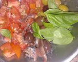 Foto del paso 1 de la receta: Pizza integral tomate anchoas, olivas y albahaca
