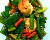 รูปขั้นตอนการทำที่ 6 ของ กุ้งผัดดอกหอม