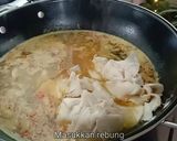 Foto langkah ke 6 dari resep Rebung Rebon Kuah Kuning.