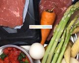 Foto langkah ke 2 dari resep 14. STEAK WITH ASPARAGUS made by @adindahwytnskitchen 🌻.