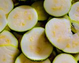 Foto del paso 1 de la receta: PASTEL DE 🥒ZUCHINIS🥒🥒🧅🥕🥚🧀