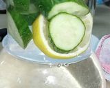 صورة لخطوة 3 من وصفة ماء بليمون 🍋والنعناع🌿 والخيار