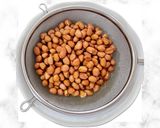 Hình bước làm 2 của món Lạc rang muối