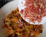 Foto del paso 4 de la receta Nidos de Tagliatelle con verduras jamón y nata