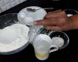 A picture of step 1 of Chicken Tikka Pizza.