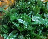 Foto langkah ke 3 dari resep Gulai daun pakis dan kerang.