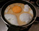 Foto del paso 11 de la receta Tiras de muslos de pollo, con patatas fritas y huevos