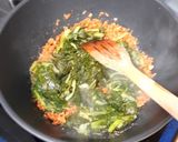 Foto del paso 5 de la receta: Acelgas fritas con picatostes