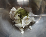 Foto del paso 1 de la receta: Postre de mascarpone con arándanos azules, frambuesas, granada y flores de hibiscus deshidratada