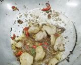รูปขั้นตอนการทำที่ 3 ของ ข้าวผัดใบกะเพราอกไก่