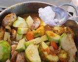 صورة لخطوة 1 من وصفة مرقة شجر او كوسة بالكاري والخضار🥒🥔🥕🍄
