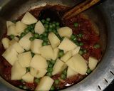 A picture of step 7 of Aloo mater salan😋.