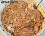 Hình bước làm 1 của món Spaghetti Gà Nướng / Chicken chop