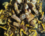 Foto del paso 5 de la receta: Arroz con secreto, setas y alcachofa