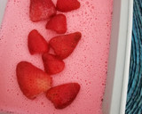 Foto del paso 3 de la receta: Gelatina mousse de frutos rojos🧁