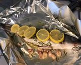Une image de l'étape 7 de Bar aux herbes aromatiques et citron,ail en chemise.