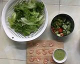 Hình bước làm 1 của món Salad bơ tôm