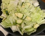 รูปขั้นตอนการทำที่ 4 ของ ซูกินี ผักกาดขาว ผัดไข่