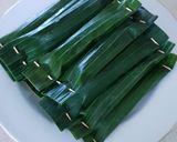A picture of step 2 of Otak-Otak Ayam Udang (Griled Chicken Shirmp in Banana Leaves).