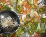 Foto langkah ke 3 dari resep Sup Ayam Makaroni.