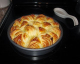 Foto del paso 4 de la receta: Colmena de hojaldre rellena con queso