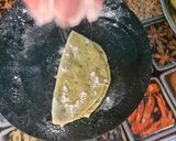 A picture of step 3 of Green paratha.
