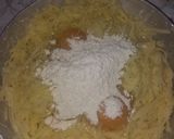 Foto del paso 1 de la receta: Pollo enharinado y tortitas de patatas