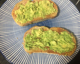 Foto del paso 4 de la receta: Tostada de tomate y aguacate
